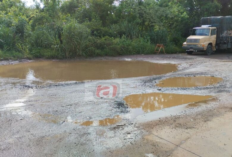 CDHU/Piscinão: moradores reclamam de vias esburacadas e lixo acumulado