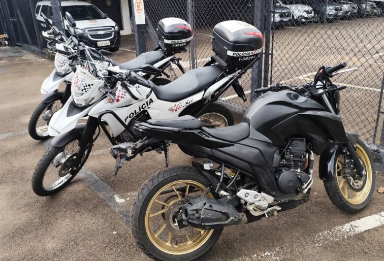 Motocicleta furtada é recuperada pela Polícia Militar no Antenor Garcia