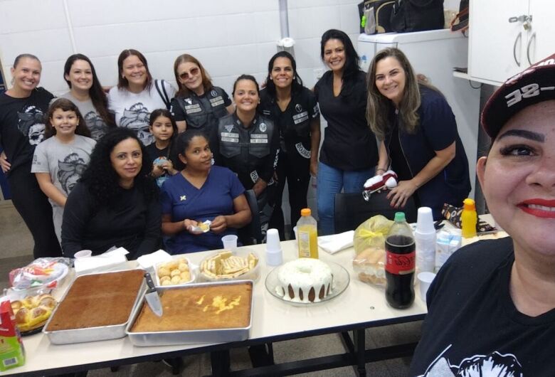 Motoclube promove café da manhã em homenagem às enfermeiras da UPA Santa Felícia