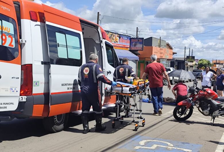 Colisão entre moto e carro deixa motociclista ferida no bairro Maria Stella Fagá