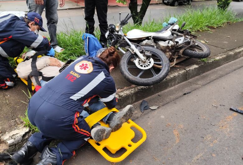 Motociclista fica ferido após colisão traseira no Santa Felícia