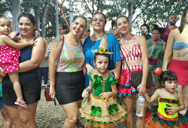 Carnaval 2026 leva shows e blocos carnavalescos a diversos pontos de São Carlos