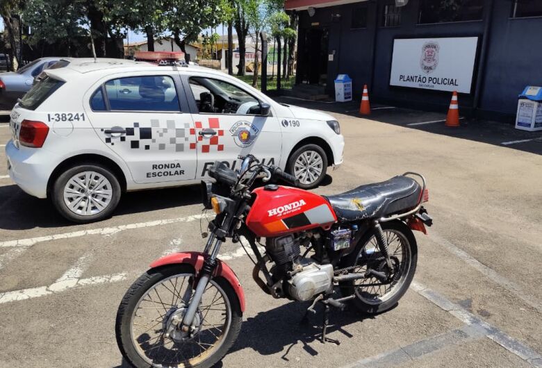 Homem é flagrado com moto furtada no Boa Vista