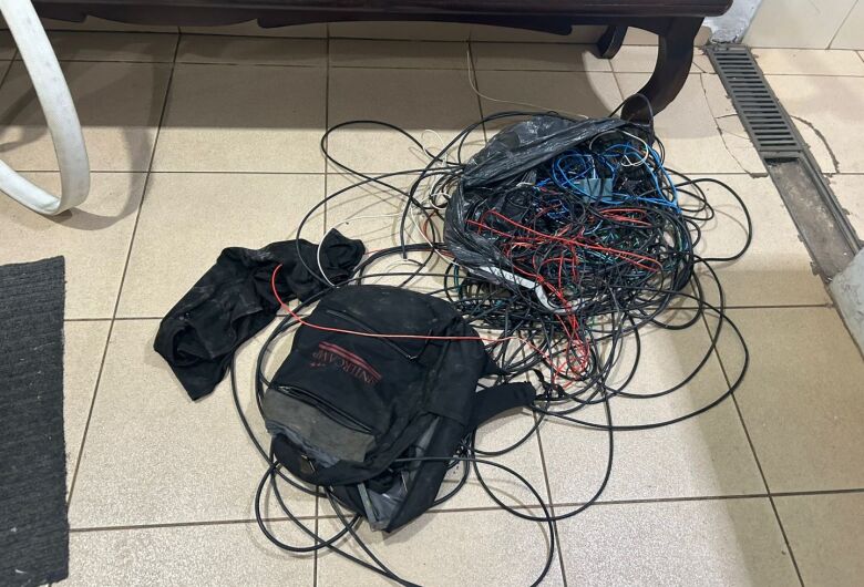 Homem é preso em flagrante por furto em estabelecimento comercial no Centro