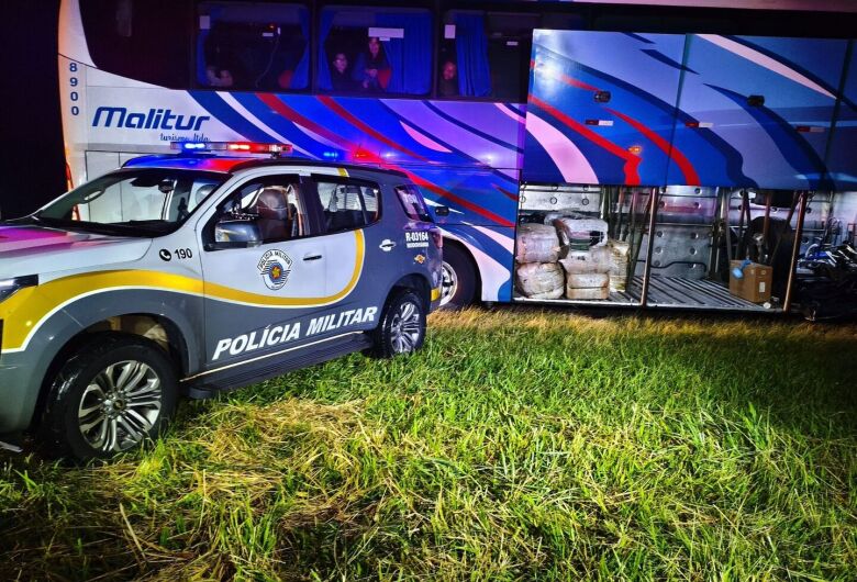 Ônibus é abordado na SP-310 e mercadorias do Paraguai são apreendidas em Ibaté