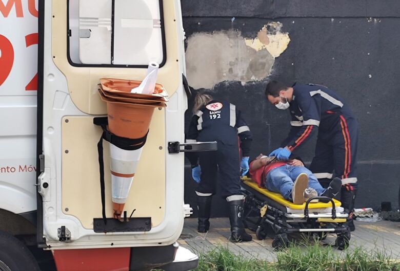 Motorista fica ferido após colisão entre veículos na Vila Prado