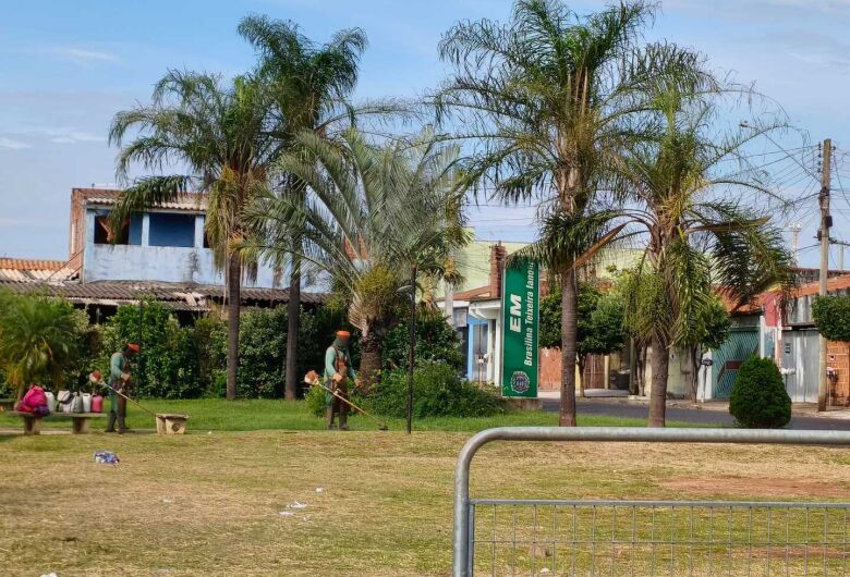 Prefeitura de Ibaté intensifica limpeza e roçagem no Jardim Cruzado