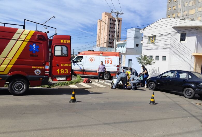 Acidente em cruzamento com histórico de colisões deixa casal ferido na Vila Nery
