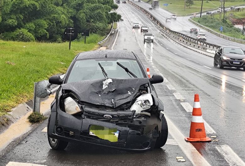 Engavetamento envolve três veículos na Washington Luís