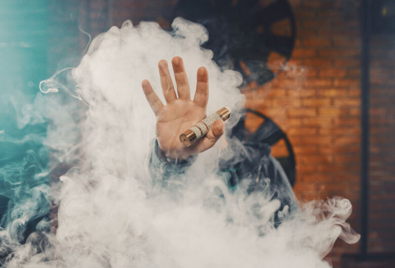  'Pulmão de pipoca' e 'EVALI': conheça os perigos dos cigarros eletrônicos