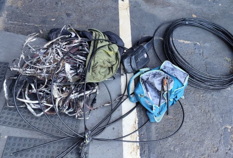 Dupla é presa em flagrante por furto de fiação de telefonia na Vila Prado