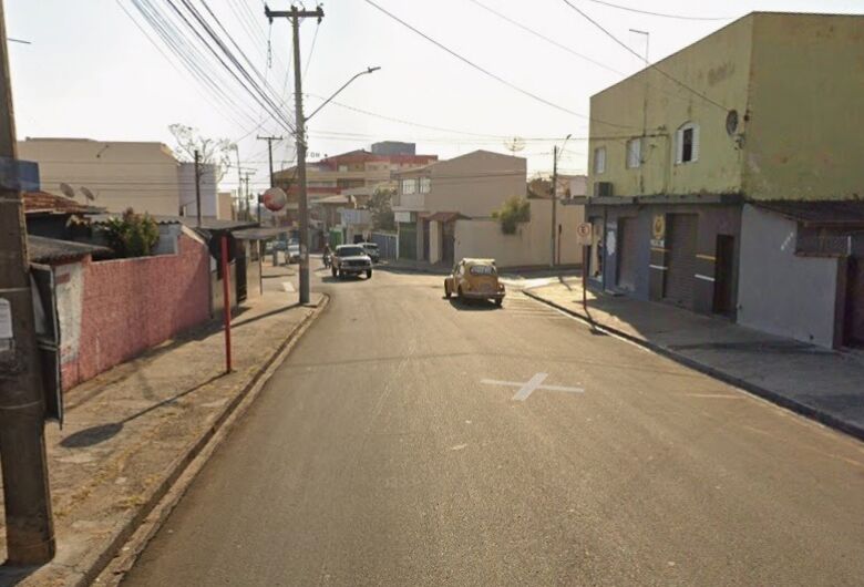 Homem é vítima de roubo e agressão na rua Antonio Blanco