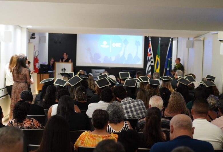 Santa Casa de São Carlos forma 26 novos técnicos de enfermagem