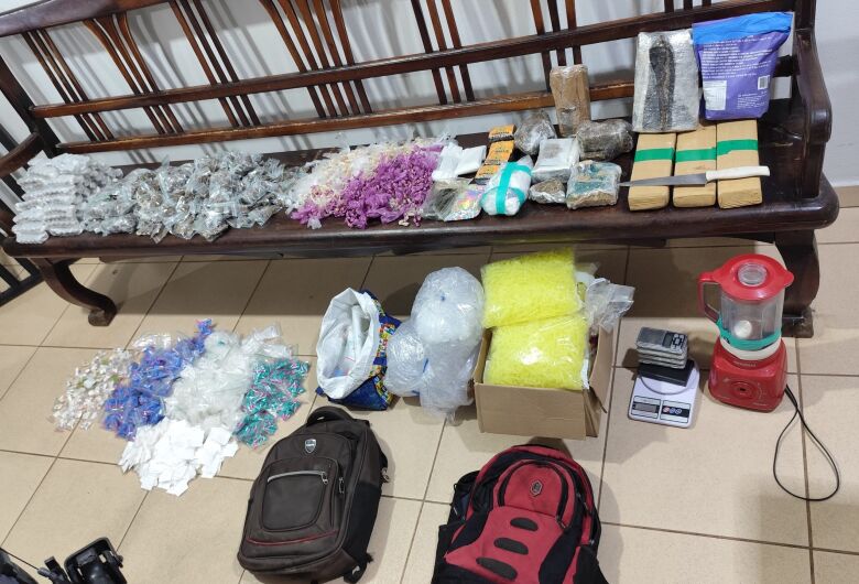 Força Tática e ROCAM estouram "casa bomba" com mais de 15 quilos de drogas