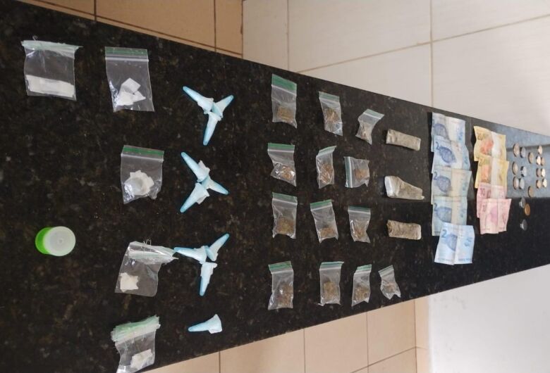 Equipe de RPM detém jovem por tráfico de drogas no Santa Angelina