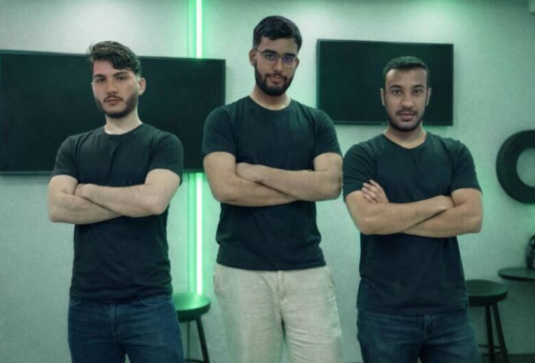 Alunos da USP São Carlos criam chatbot no WhatsApp para checar fake news e levam projeto à Brazil Conference nos EUA