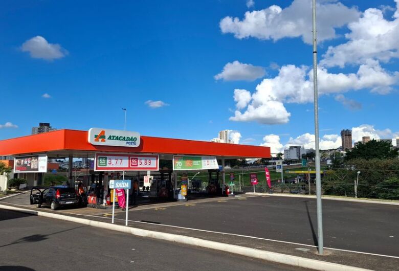 Atacadão fortalece estratégia e grupo prevê 109 postos de combustÃveis em operação em 2026