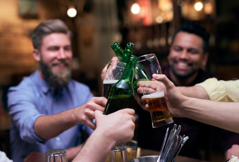 Preço da cerveja sobe menos nos bares e restaurantes do que nos supermercados