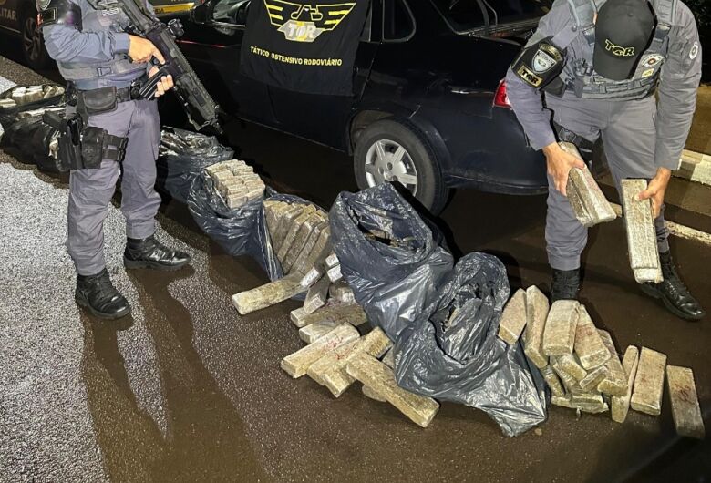 Jovem da região é preso pelo TOR com mais de 200 tijolos de maconha na SP-294 em Avaí