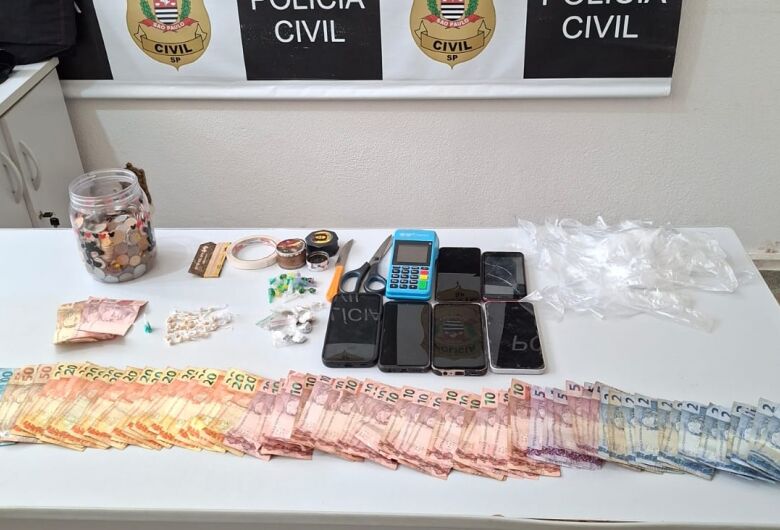 Polícia Civil prende mulher por tráfico de drogas em Ribeirão Bonito