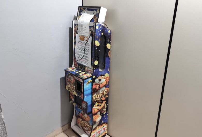 Máquina de jogo de azar é apreendida em bar no Cidade Aracy