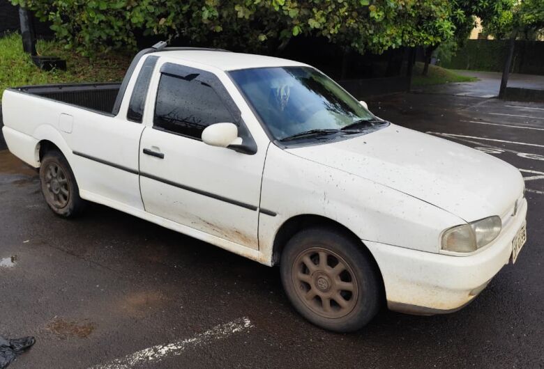 Criminosos armados invadem fazenda em Dourado, baleiam proprietário e fogem com armas e veículos