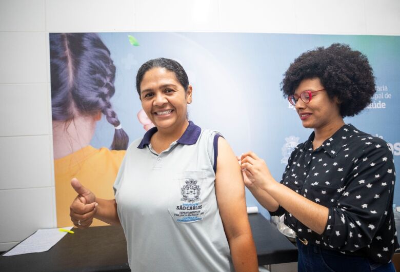 Servidores da Saúde são os primeiros a receber nova vacina contra a dengue