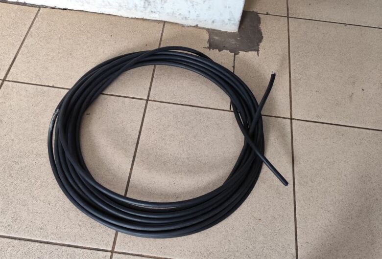 Flagrante de furto de fiação de telefonia termina com detido no Centro