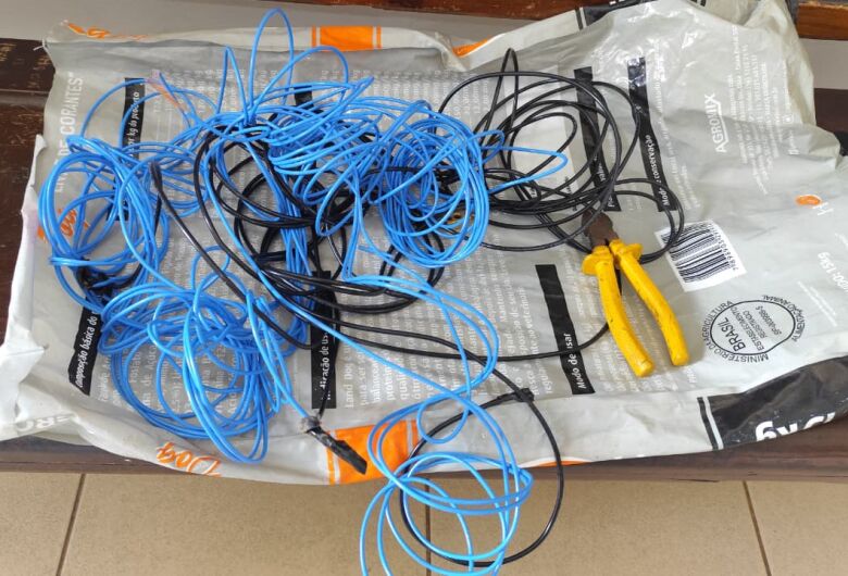 Homem é detido após furtar fios de cobre de residência no Centro