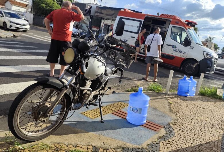 Motoboy fica ferido após colisão e motorista foge sem prestar socorro na Vila Prado