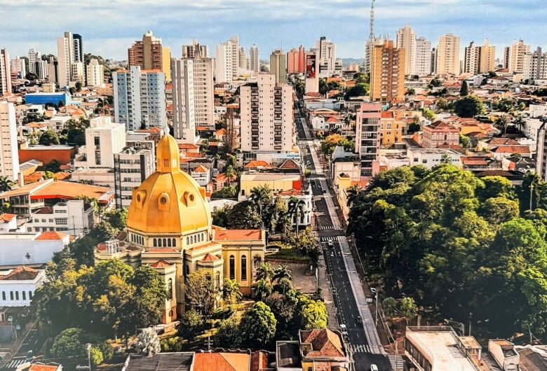 São Carlos avança na internacionalização com adesão ao Programa Município Global