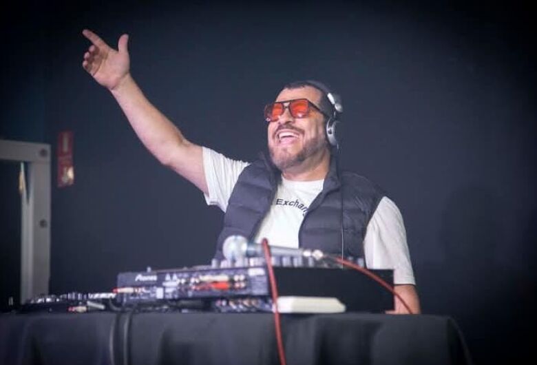 DJ Alex Tello celebra 30 anos de carreira com edição especial da Flash Night
