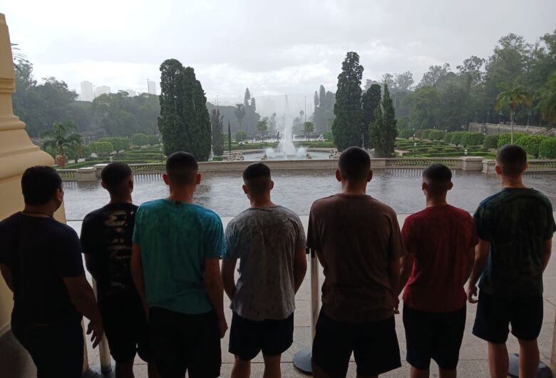 Jovens da Fundação CASA de São Carlos descobrem história e arte no Museu do Ipiranga