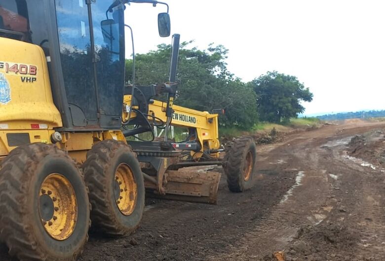 Prefeitura intensifica limpeza no CDHU e retira cinco caminhões de entulho em Ibaté