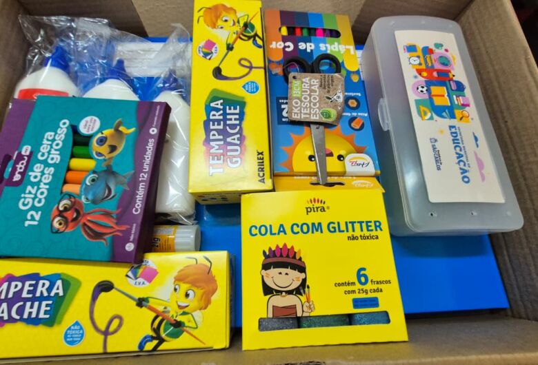 Prefeitura inicia distribuição de kits escolares para 7 mil alunos da Rede Municipal