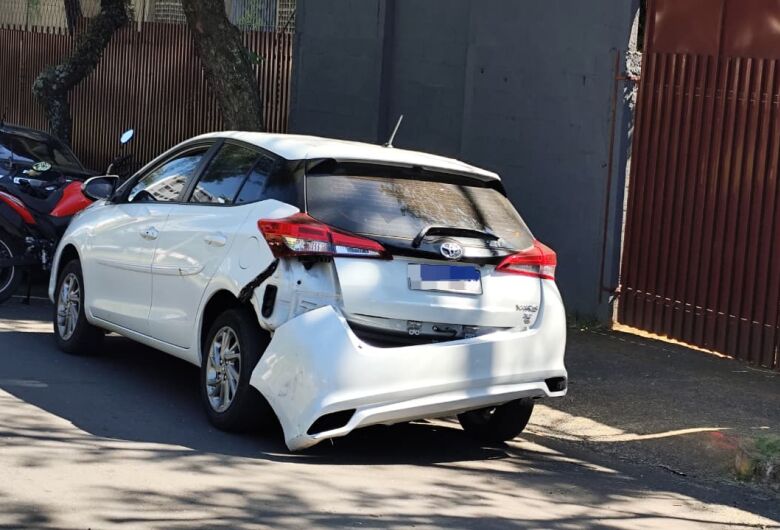 Motociclista fica ferido após colisão com carro na Vila Celina