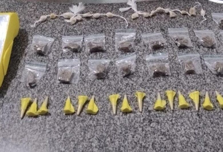 Guarda Municipal apreende drogas após suspeito fugir e abandonar sacola em praça de Ibaté