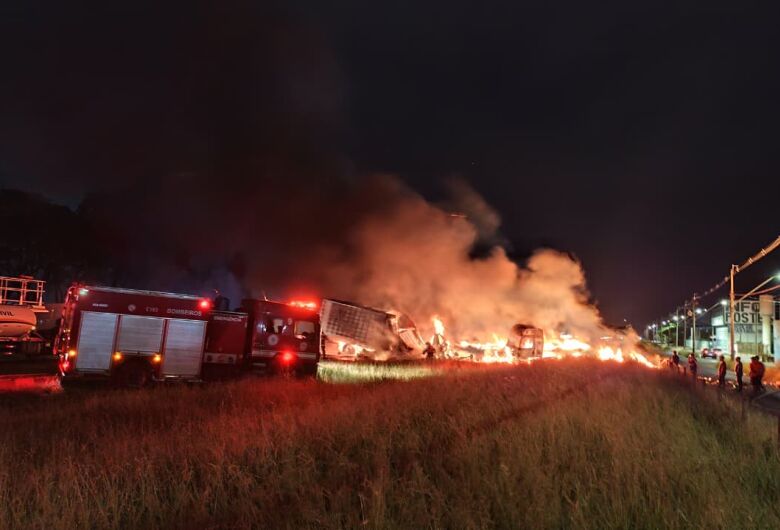 Grave acidente envolvendo carretas é registrado na Washington LuÃs