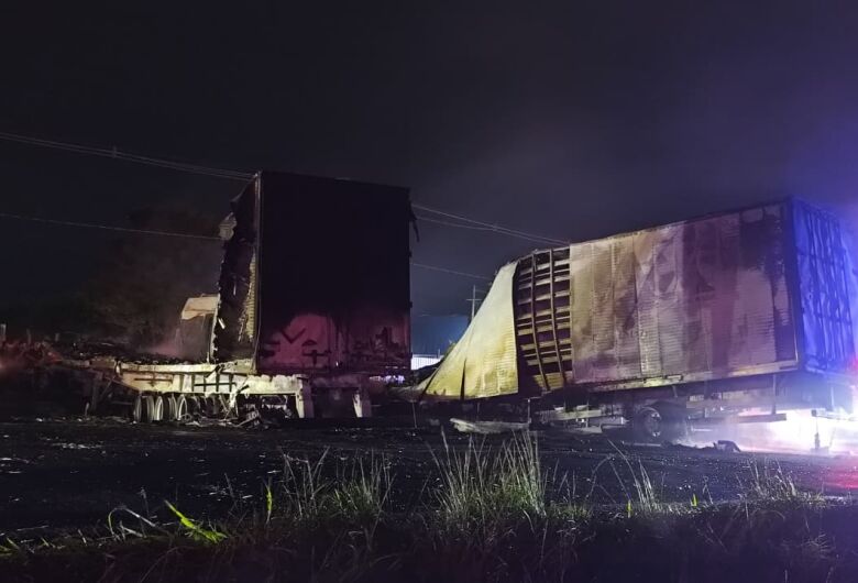 Acidente entre caminhões deixa um morto e dois feridos na Washington Luís