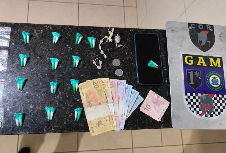 Mãe procurada pela Justiça é detida com a filha de 15 anos durante tráfico 