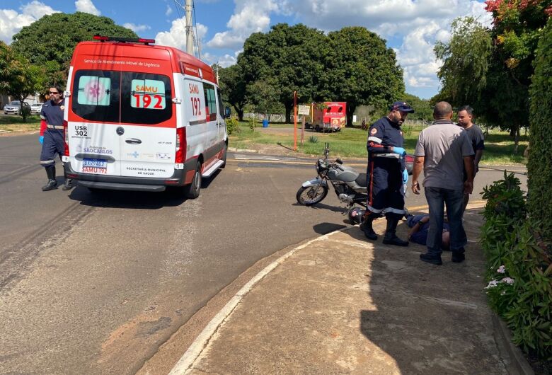 Motociclista fica ferido após colisão em rotatória no Santa Felícia