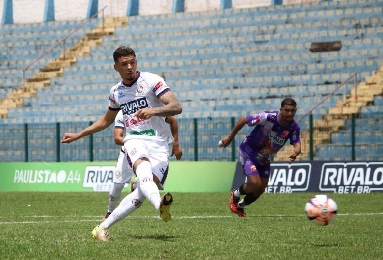 Grêmio São-carlense recebe o Barretos Esporte Clube no Luisão em confronto direto
