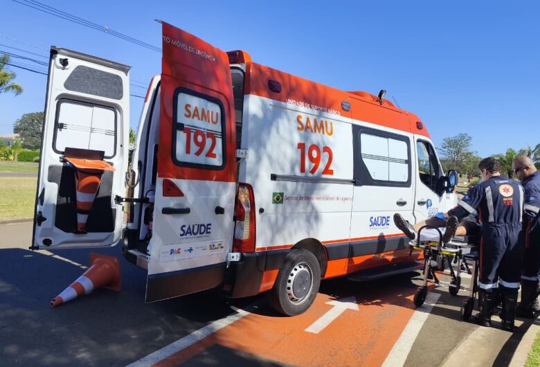 Ciclista de 80 anos fica ferido após colisão defronte ao Village Damha