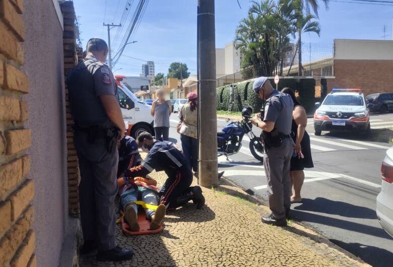 Motociclista de aplicativo fica ferido após avançar "pare" no Jardim Paraíso