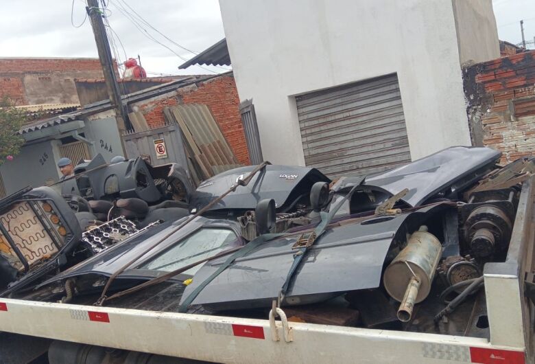 Polícia Militar localiza partes de veículo furtado em averiguação de denúncia em São Carlos