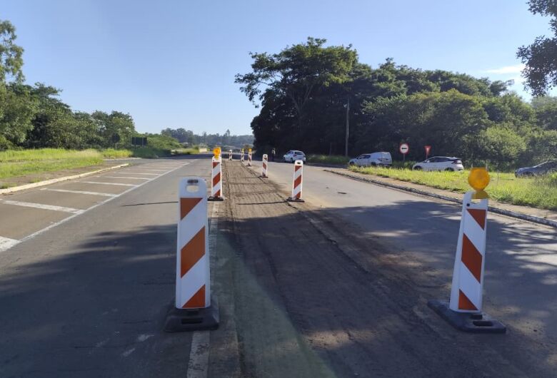 Obras na SP-318 provocam congestionamento na entrada norte de São Carlos