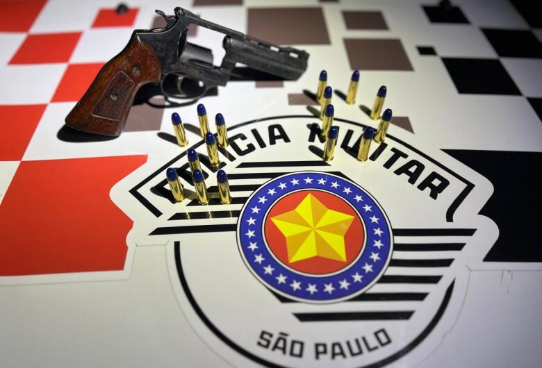 PM apreende revólver com numeração suprimida no CDHU