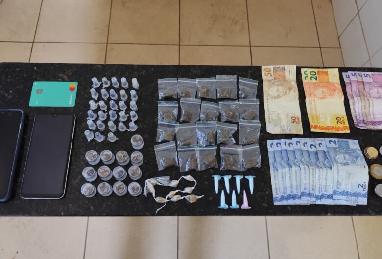 Adolescente é detido por tráfico de drogas após tentar fugir da PM 