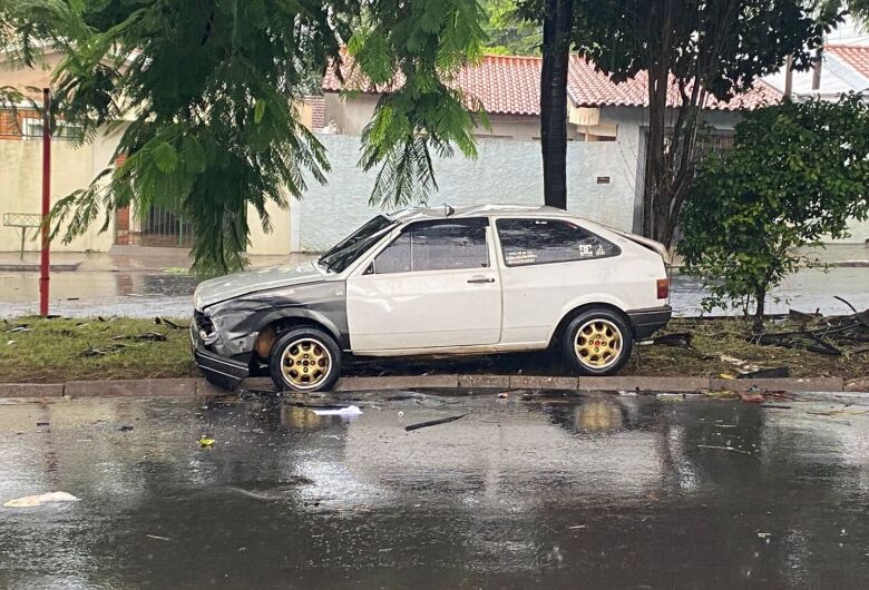 Gol capota após colisão no Castelo Branco