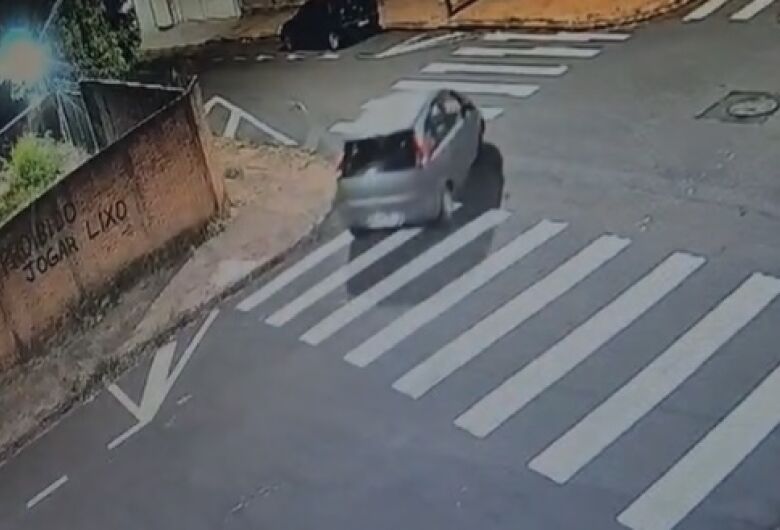 Suspeito destrói câmeras e furta TVs e frigobares em prédio no Centro